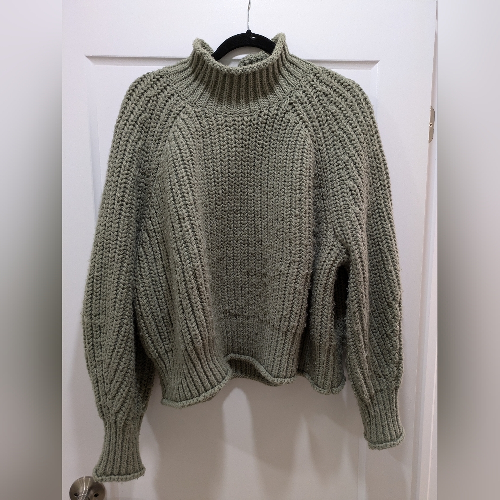 🖤 H&M Muted Olive Sweaters (Size XXL)